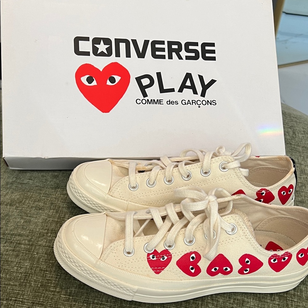 Comme des Garçons PLAY x Converse Cream Low Top Sneakers with Red Heart Motif